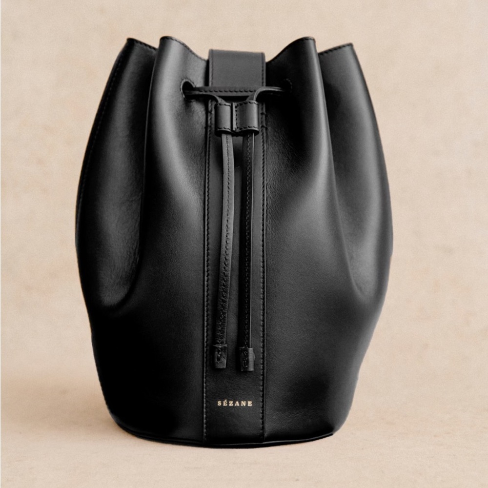 SEZANE MARCEL BUCKET BAG IN SMOOTH BLACK - Picture 11 of 12